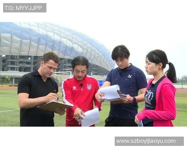 从足球球星女友视角解读聚光灯下的爱与陪伴故事 从足球球星女友视角解读聚光灯下的爱与陪伴故事