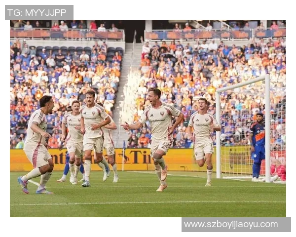 全明星云集的巅峰对决 足球巨星们激情碰撞呈现完美对抗 全明星云集的巅峰对决 足球巨星们激情碰撞呈现完美对抗