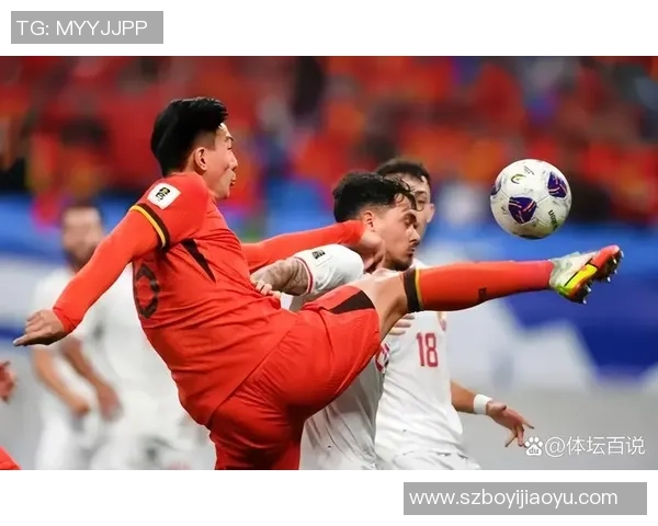 中国足球明星身穿国家队战袍亮相展现自信风采全力备战国际赛事 中国足球明星身穿国家队战袍亮相展现自信风采全力备战国际赛事