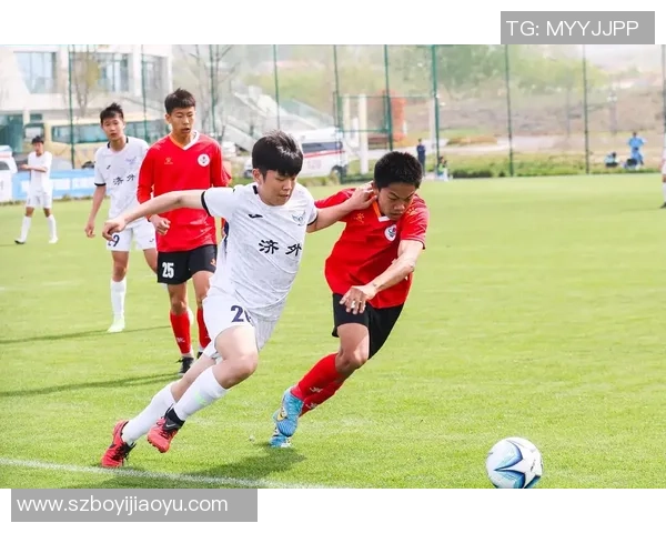 扣球足球星引领潮流激发热血激情全面解析足球技术与竞技魅力 扣球足球星引领潮流激发热血激情全面解析足球技术与竞技魅力